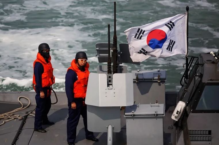 Hàn Quốc nổ súng cảnh cáo tàu của Triều Tiên vi phạm biên giới trên biển
